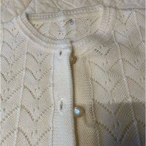 VINTAGE White cardigan with pearl buttons